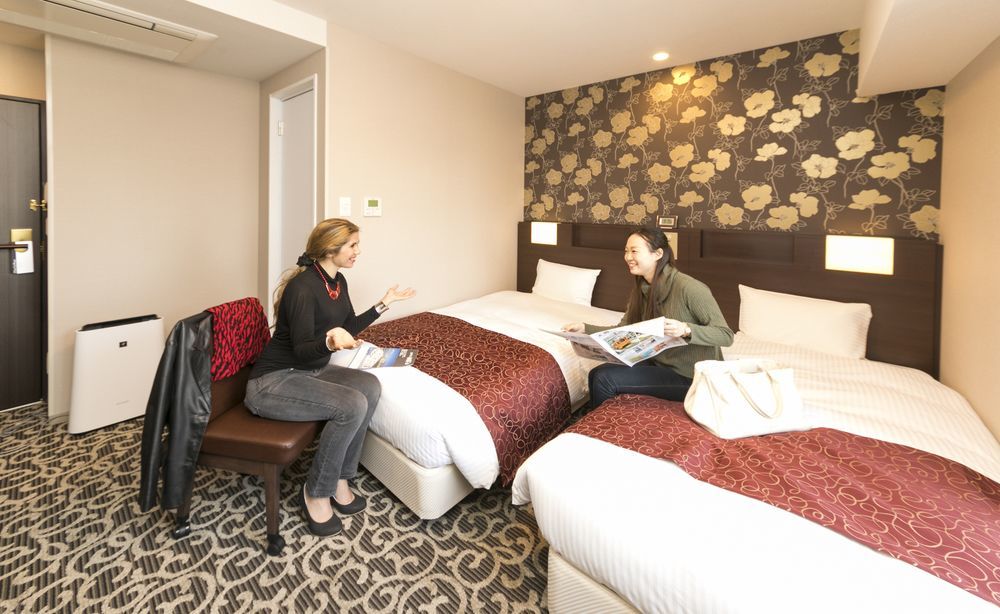 Hotel Hotel. Links Namba